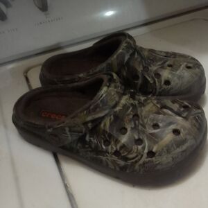CROCS Mens Camouflage Slippers